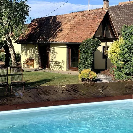 Maisonnette De Charme Avec Piscine Nyaraló *