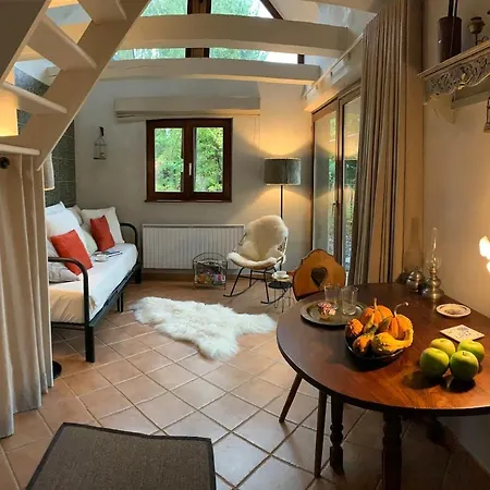 Nyaraló Maisonnette De Charme Avec Piscine
