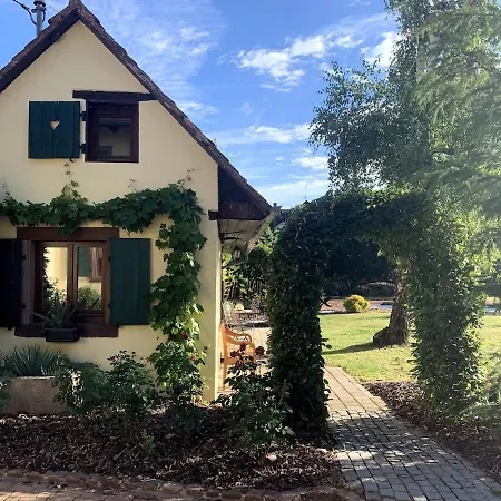 Maisonnette De Charme Avec Piscine Nyaraló *